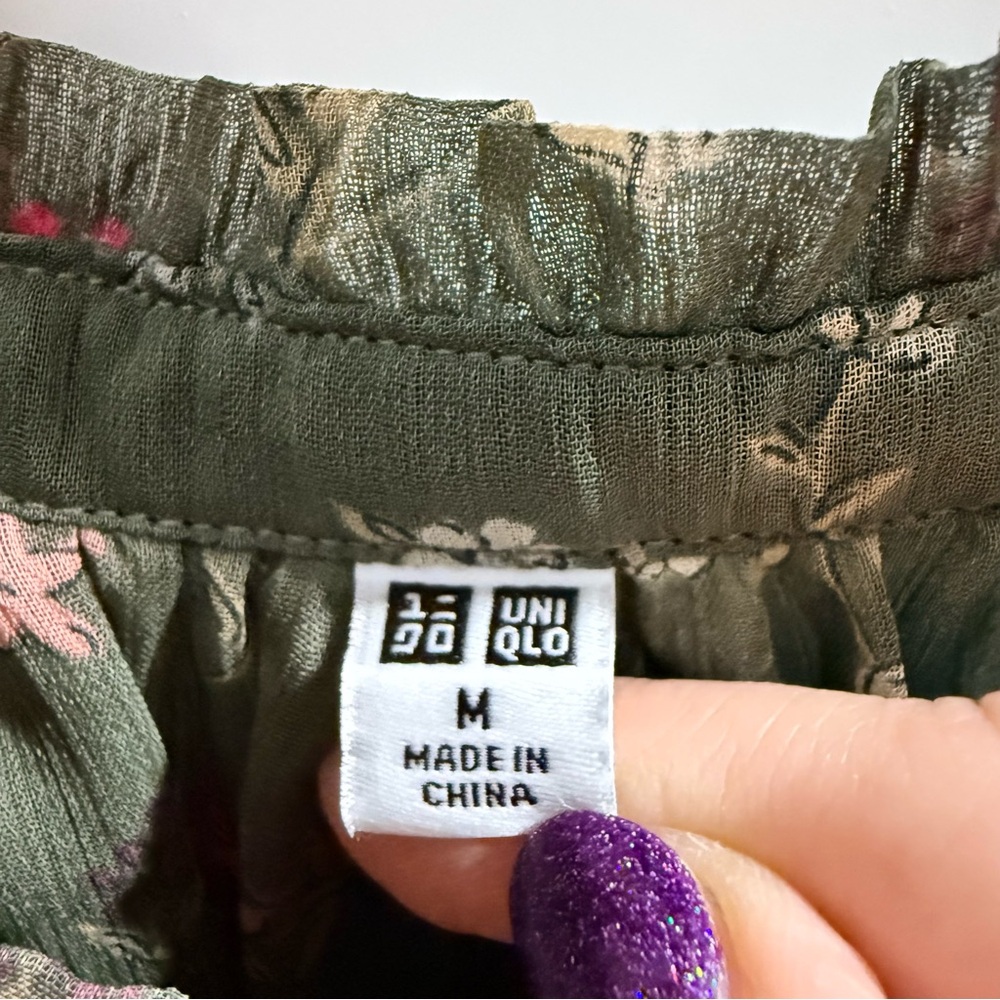 Uniqlo Green Floral Blouse - Size Medium - Picture 3 of 4